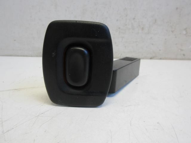 bontott FORD FOCUS III Jobb hátsó Ülés Rögzítő