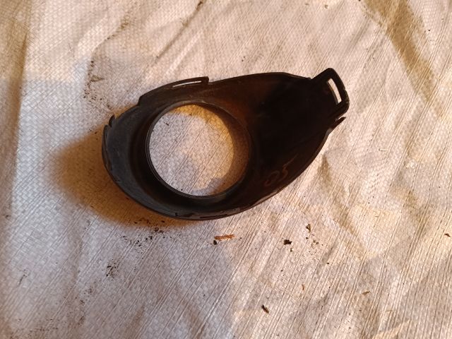 bontott FORD FOCUS III Jobb Ködlámpa Rács