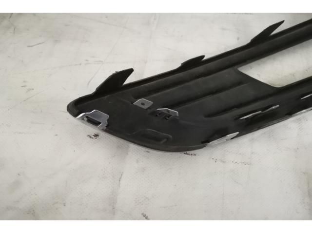 bontott FORD FOCUS III Jobb Ködlámpa Rács