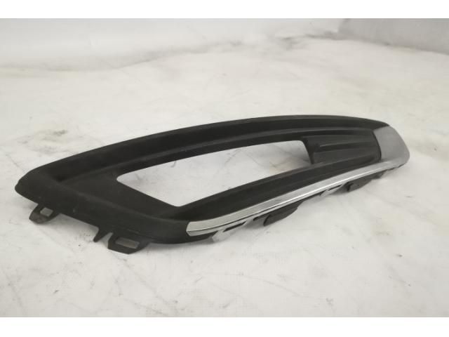 bontott FORD FOCUS III Jobb Ködlámpa Rács