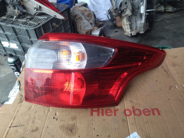 bontott FORD FOCUS III Jobb Külső Hátsó Lámpa