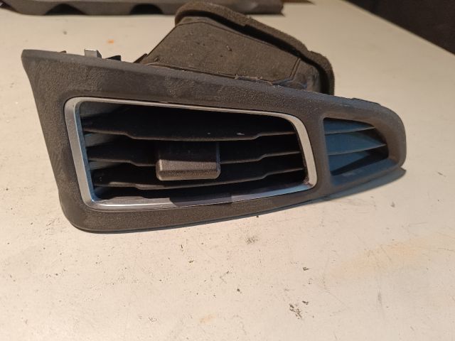 bontott FORD FOCUS III Jobb Szellőző