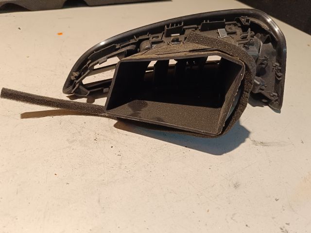 bontott FORD FOCUS III Jobb Szellőző