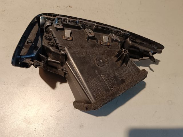 bontott FORD FOCUS III Jobb Szellőző