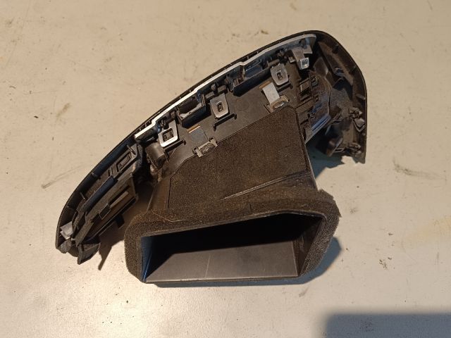 bontott FORD FOCUS III Jobb Szellőző