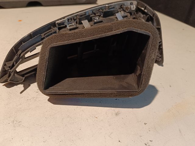 bontott FORD FOCUS III Jobb Szellőző