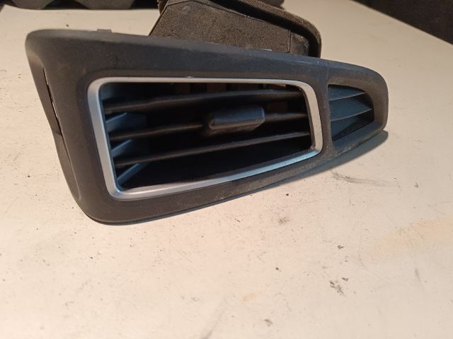 bontott FORD FOCUS III Jobb Szellőző