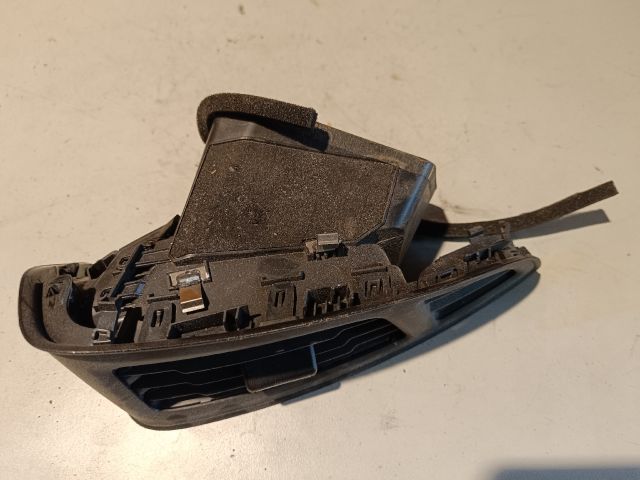 bontott FORD FOCUS III Jobb Szellőző