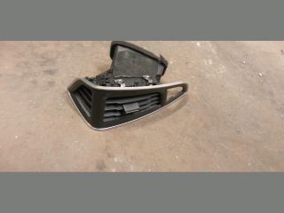 bontott FORD FOCUS III Jobb Szellőző