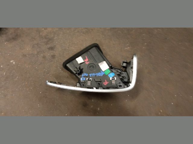 bontott FORD FOCUS III Jobb Szellőző