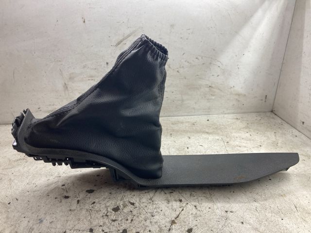 bontott FORD FOCUS III Kézifék Szoknya