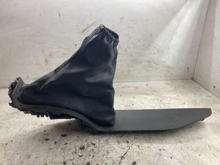 bontott FORD FOCUS III Kézifék Szoknya