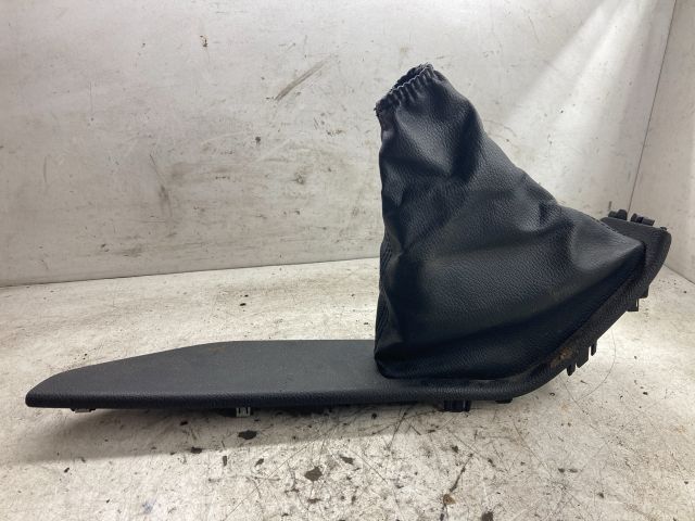 bontott FORD FOCUS III Kézifék Szoknya