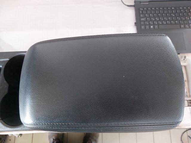 bontott FORD FOCUS III Könyöklő