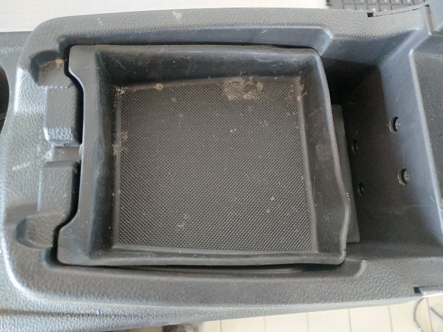 bontott FORD FOCUS III Könyöklő