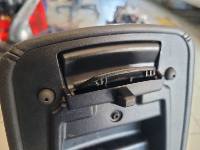 bontott FORD FOCUS III Könyöklő