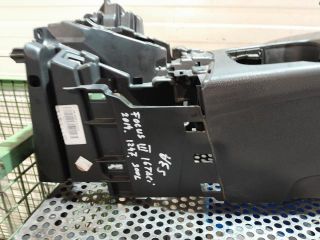 bontott FORD FOCUS III Könyöklő