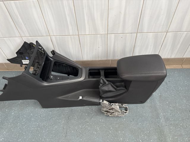 bontott FORD FOCUS III Könyöklő