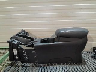 bontott FORD FOCUS III Könyöklő