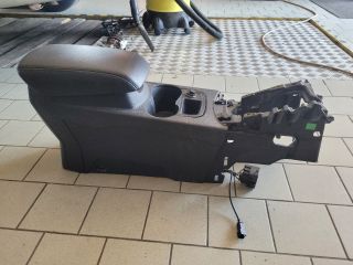 bontott FORD FOCUS III Könyöklő