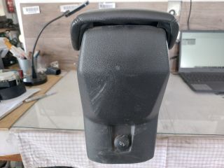 bontott FORD FOCUS III Könyöklő