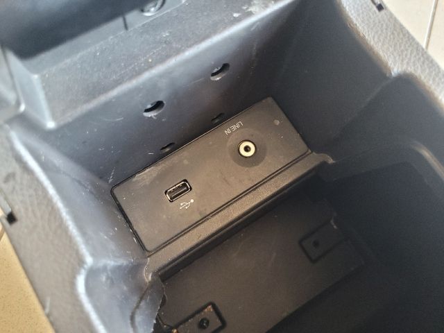 bontott FORD FOCUS III Könyöklő