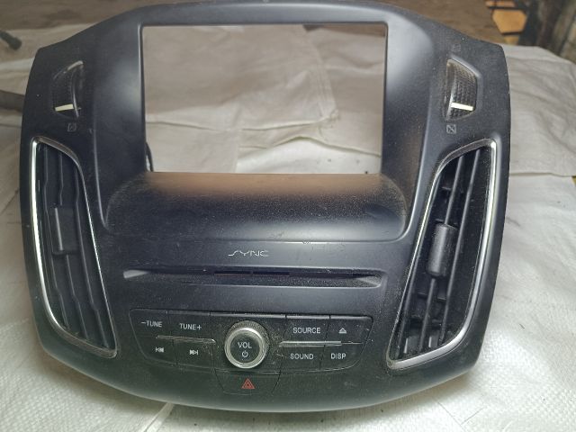 bontott FORD FOCUS III Középkonzol Vezérlő Panel