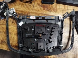 bontott FORD FOCUS III Középkonzol Vezérlő Panel