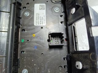 bontott FORD FOCUS III Középkonzol Vezérlő Panel