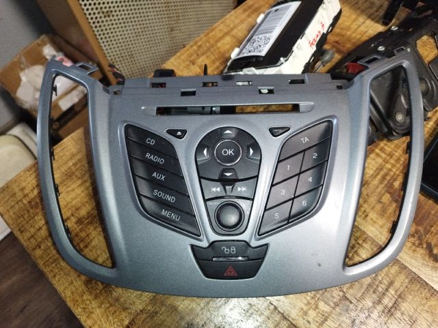 bontott FORD FOCUS III Középkonzol Vezérlő Panel