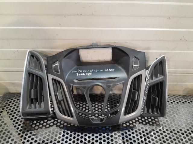 bontott FORD FOCUS III Középső Szellőző