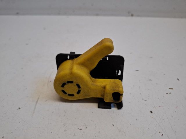 bontott FORD FOCUS III Motorháztető Biztonsági Kampó