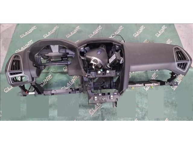 bontott FORD FOCUS III Műszerfal Héj