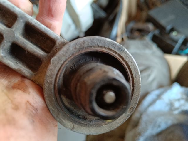 bontott FORD FOCUS III Nyomatéktartó Bak