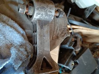 bontott FORD FOCUS III Nyomatéktartó Bak