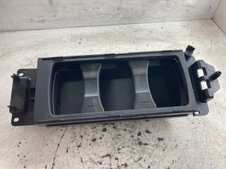 bontott FORD FOCUS III Pohártartó