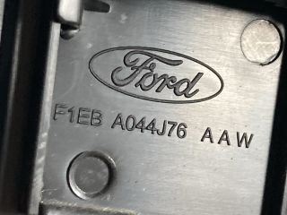 bontott FORD FOCUS III Pohártartó