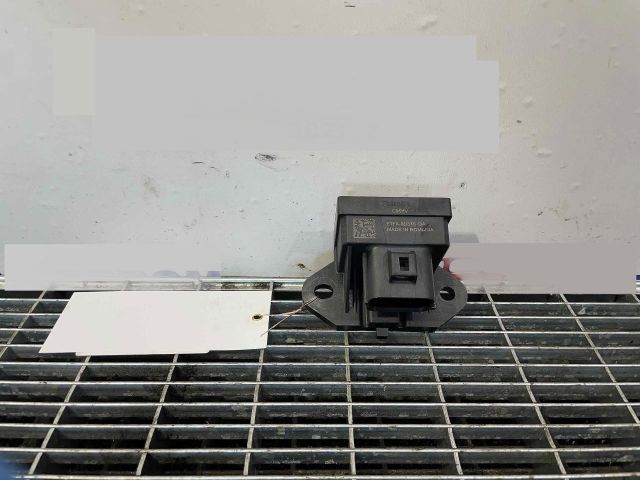 bontott FORD FOCUS III Relé