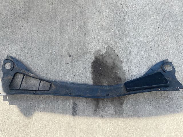 bontott FORD FOCUS III Szélvédő Alatti Műanyag Elem