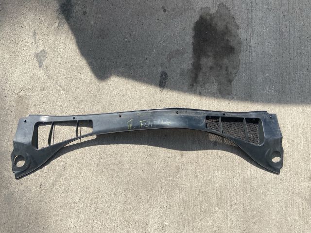 bontott FORD FOCUS III Szélvédő Alatti Műanyag Elem