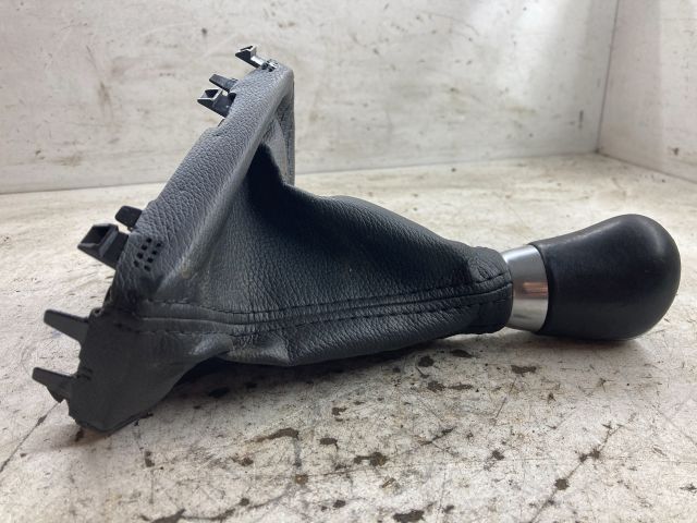 bontott FORD FOCUS III Váltószoknya