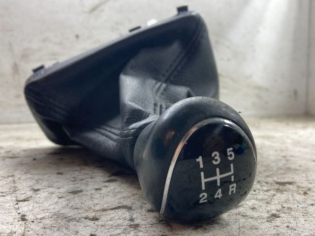 bontott FORD FOCUS III Váltószoknya