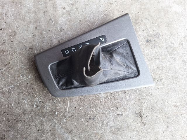 bontott FORD FOCUS III Váltószoknya