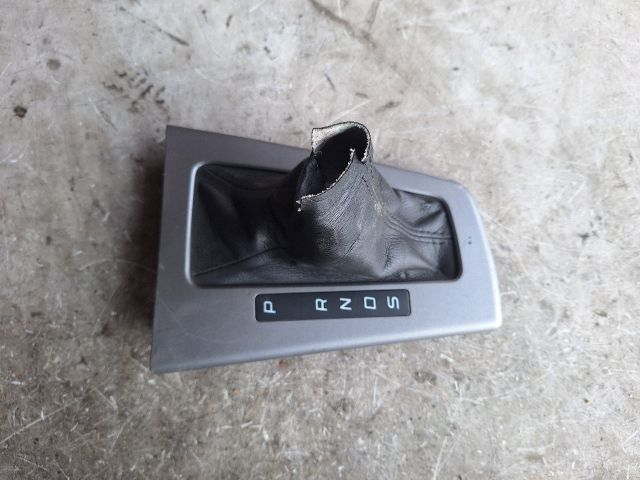 bontott FORD FOCUS III Váltószoknya