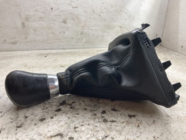 bontott FORD FOCUS III Váltószoknya