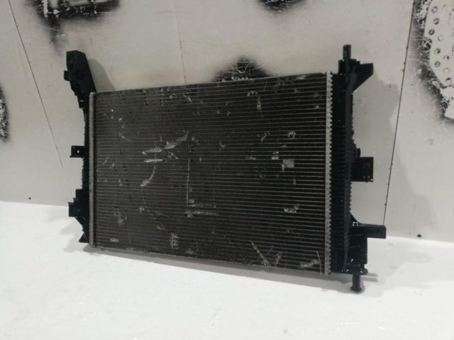 bontott FORD FOCUS III Vízhűtő Radiátor (Nem klímás)