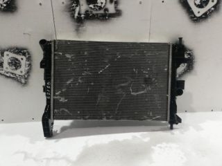 bontott FORD FOCUS III Vízhűtő Radiátor (Nem klímás)