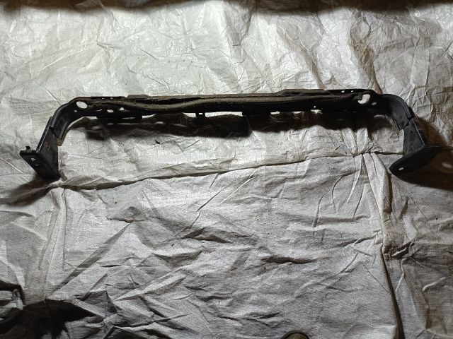 bontott FORD FOCUS III Vízhűtő Radiátor Tartó