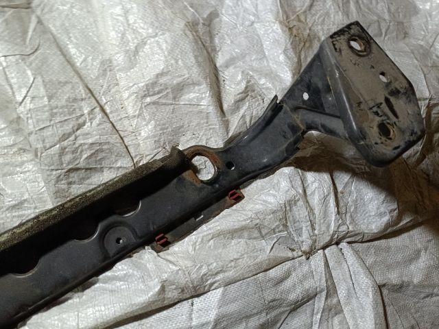 bontott FORD FOCUS III Vízhűtő Radiátor Tartó