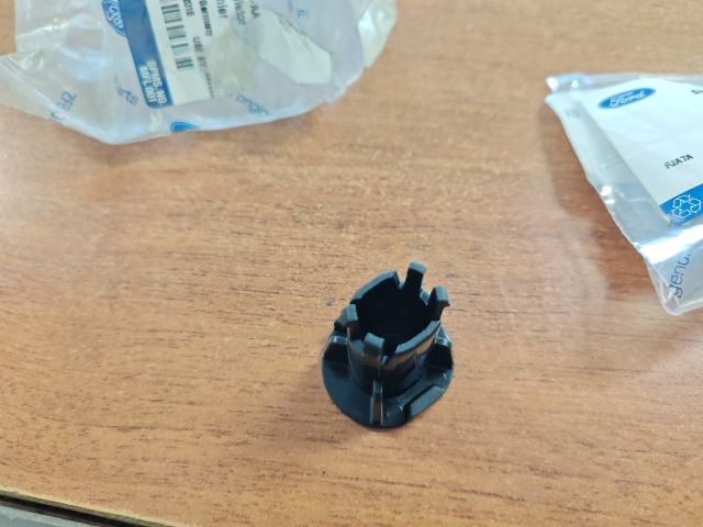 bontott FORD FOCUS III Vízhűtő Radiátor Tartó